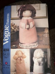 8288 VOGUE DECORATIVE FLAT BOTTOM 16''DOLL, HAIR, WINGS PATTERN